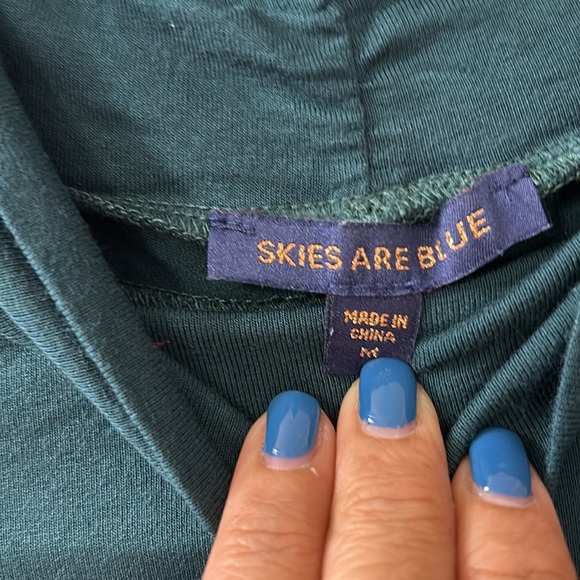 💜 2/$20 Skies Are Blue closed neck, Green Hunter, long sleeves, Medium size top - Picture 4 of 6